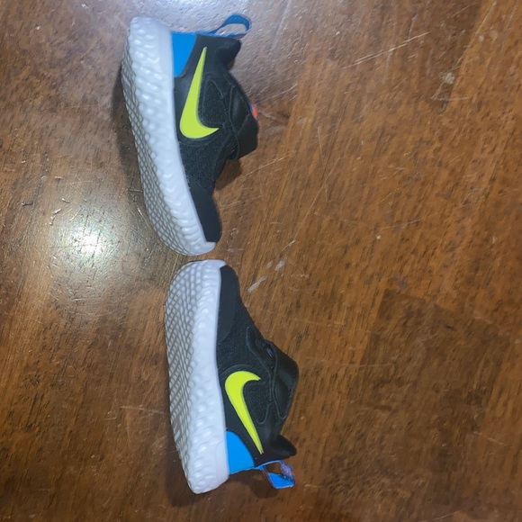 NWT Nike Baby Revolution 5 Velcro Running Shoe - Picture 5 of 7